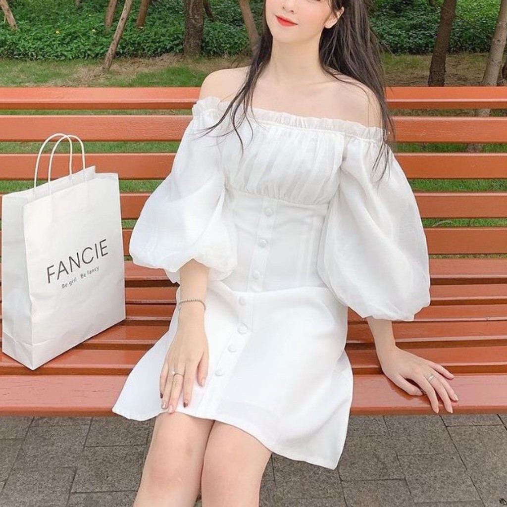 Váy trắng trễ vai viền bèo dáng chữ A / Váy cúc dọc ngực tay bồng to, mặc được 2 kiểu
