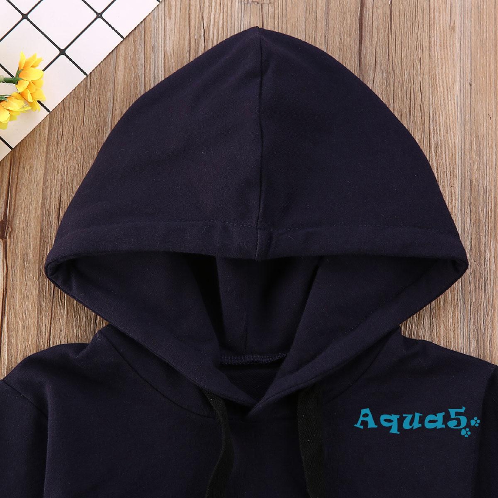 Bộ trang phục gồm áo hoodie lửng + quần đùi thể thao phong cách năng động cho bé gái