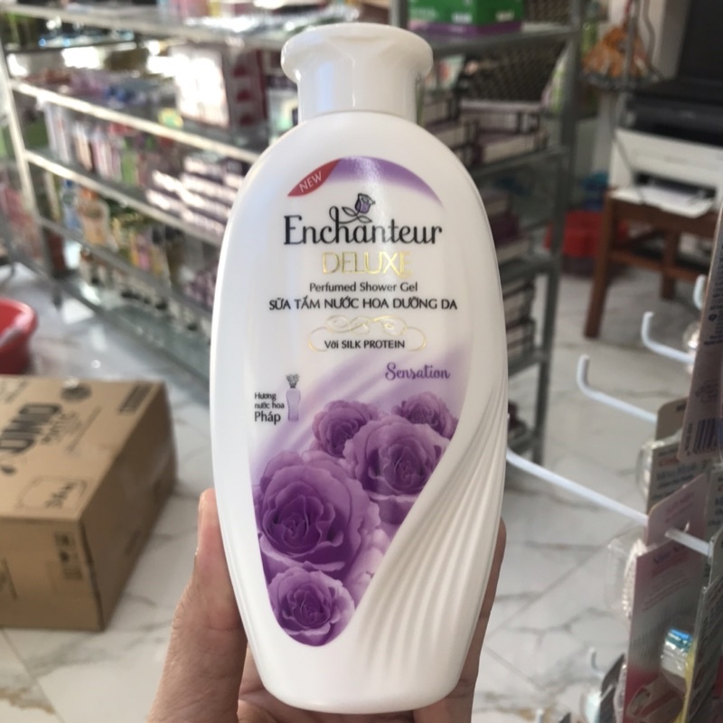 Sữa tắm nước hoa dưỡng da Enchanteur Deluxe Sensation 180g