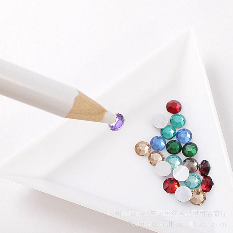 Cây hút đá đính đá màu trắng