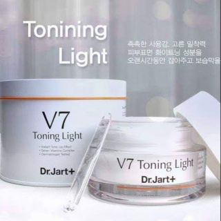 Kem dưỡng V7 Toning Light