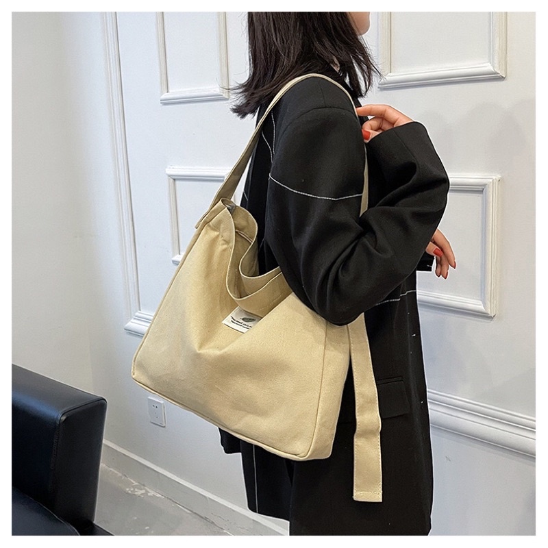 Túi đeo chéo travel logo chiếc lá “you need this one”(hình+ video thật)