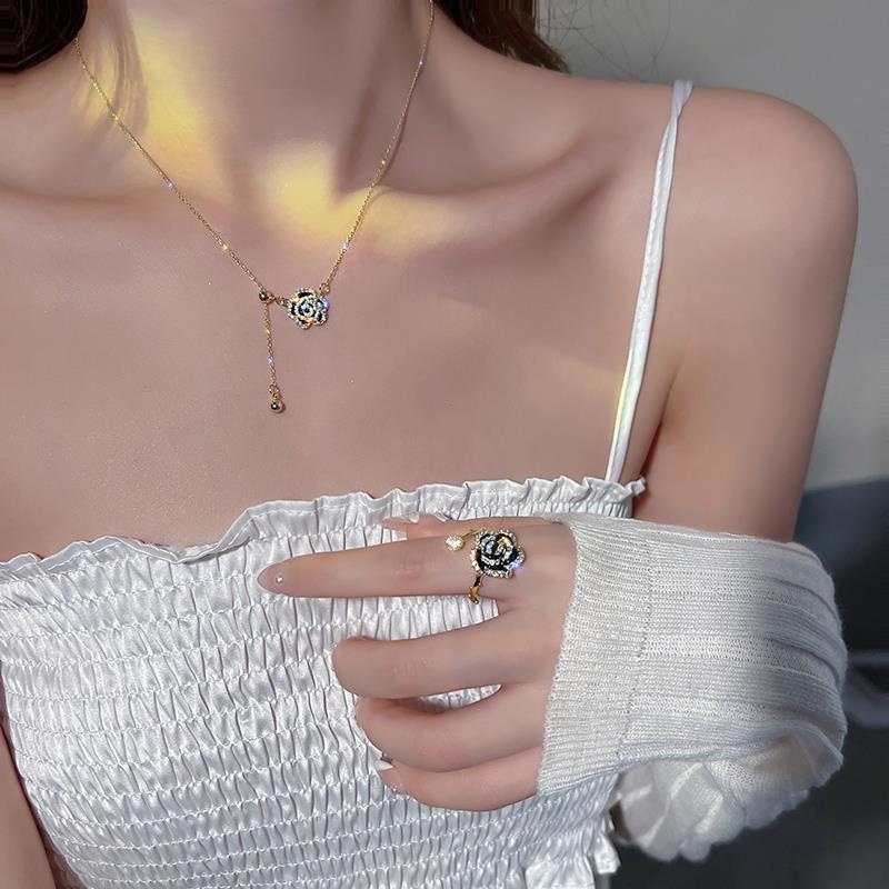 Nhẫn Hoa Trà Cao Cấp Phối Dây Xích Thời Trang Dễ Phối Đồ