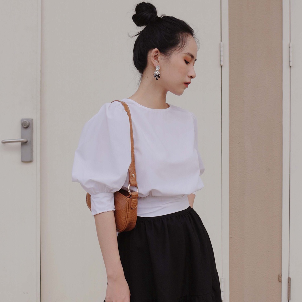 KIOBI – Áo kiểu Lara form suông, cổ tròn, tay phồng bản, eo thắt nơ điều chỉnh sau lưng, vải kate silk trắng - KIA19103T