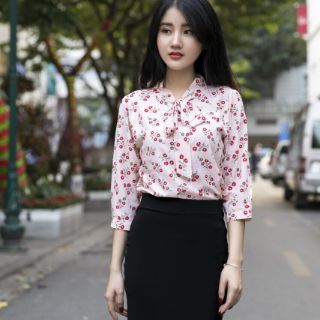 Áo sơ mi hoa nhí nơ cổ