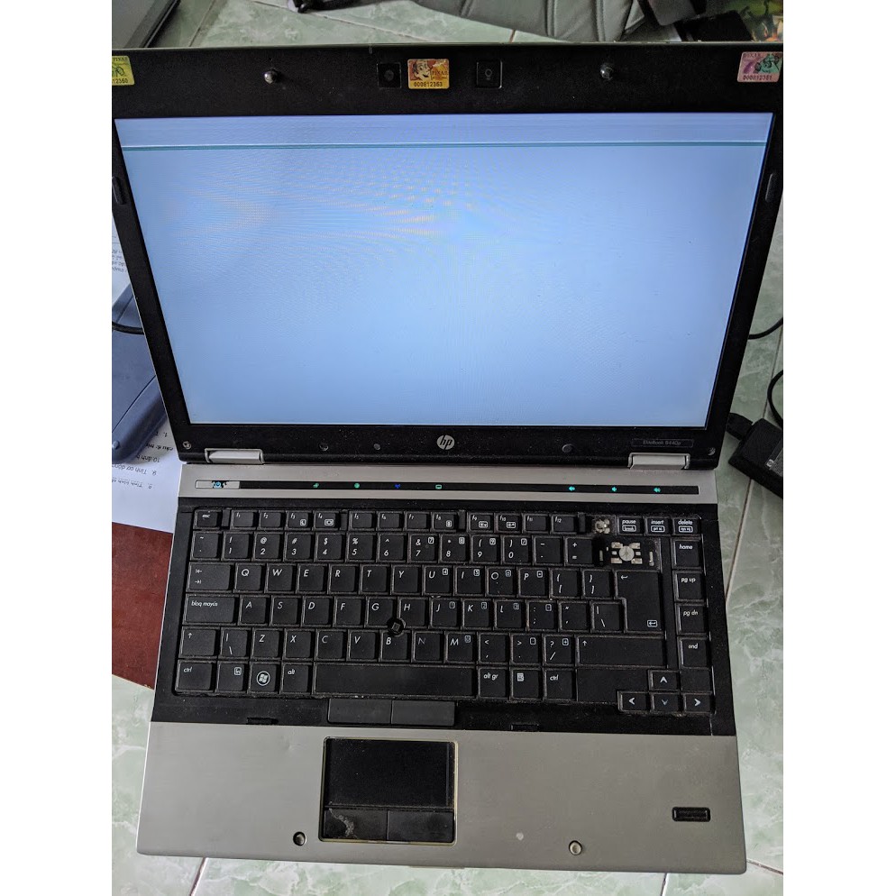 Xác laptop Hp 8440p bể màn hình vẫn chạy tốt