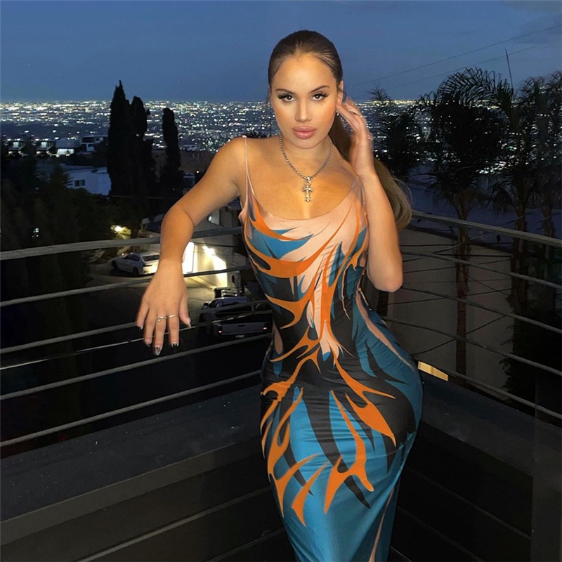 Đầm Hai Dây Hở Lưng Khoét Sâu Phong Cách Quyến Rũ