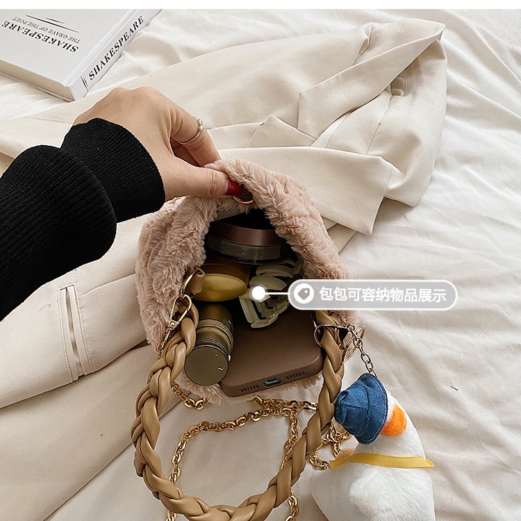 Túi Xách Bucket Phối Dây Xích Dễ Phối Đồ Thời Trang