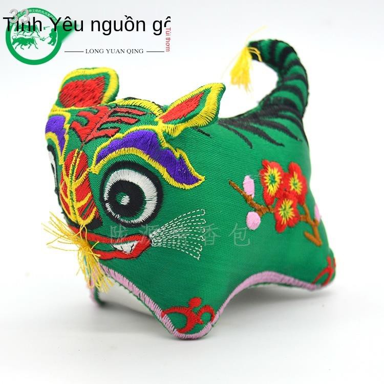 Lễ hội thuyền rồng thêu tay vải Đồ chơi trẻ em Tiger Doll Trăng tròn bằng King Qingyang Sachet Hàng thủ công mỹ nghệ