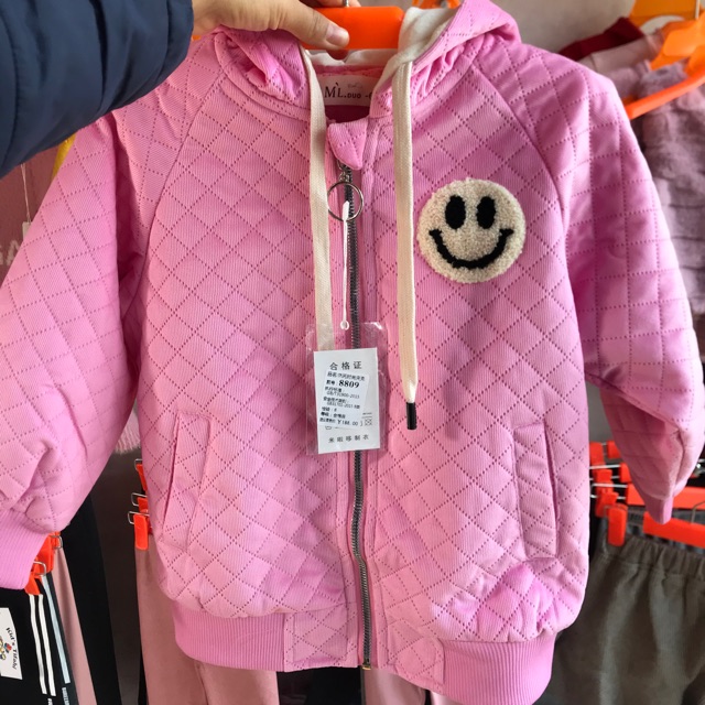Áo khoác trần trám bé gái