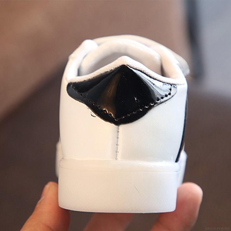 Giày thể thao có đèn LED Unisex cho bé