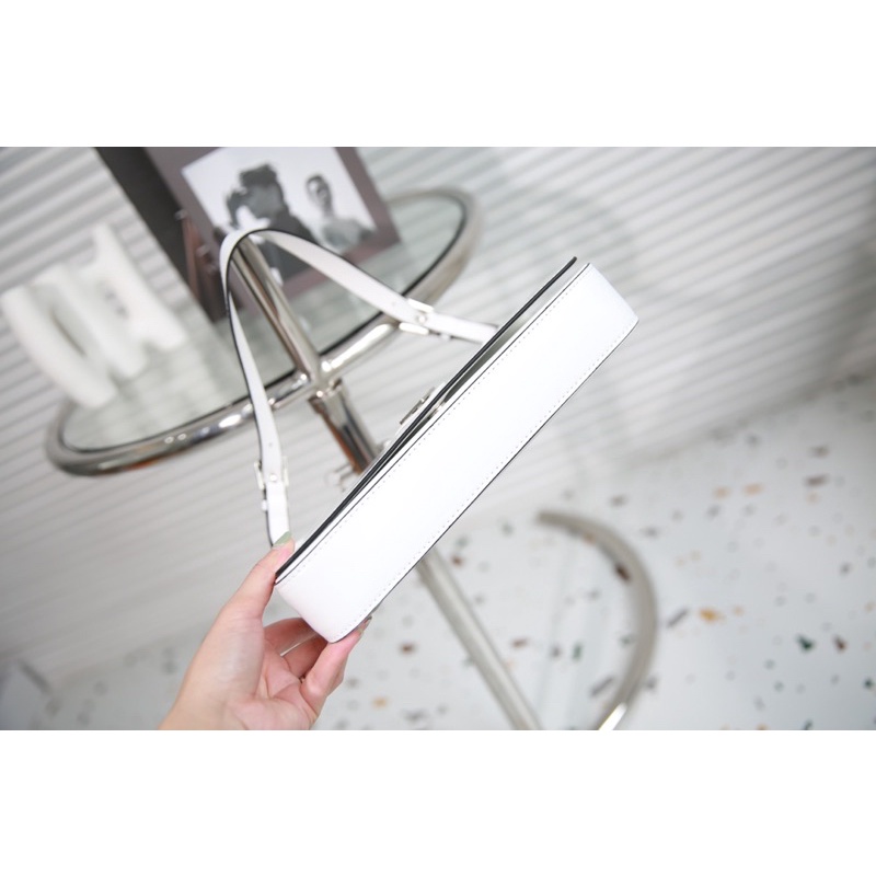 Túi Prada kẹp nách 2022 hàng fullbox, ruy băng, nguyên seal 2 mầu : Trắng & Đen nhỏ sang nha