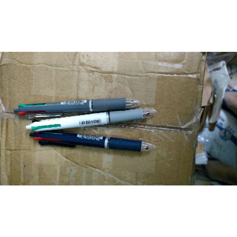 Bút bi bấm 4 ngòi 4 màu mực M&G Semi