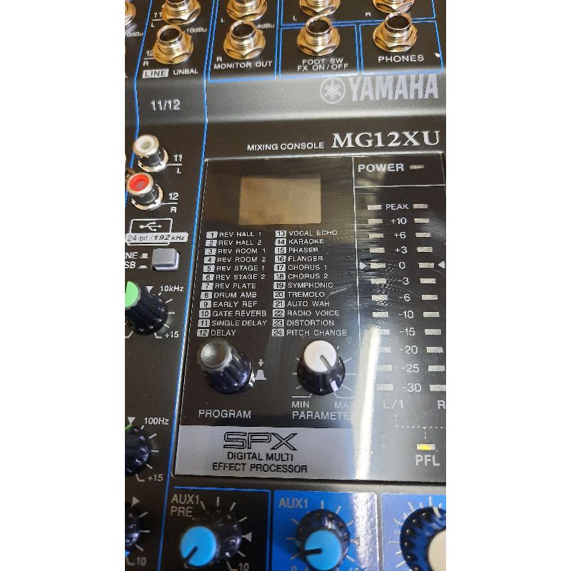 Bàn trộn âm thanh Yamaha MG12XU