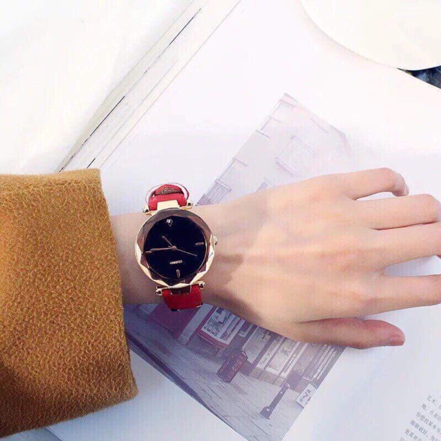 [Mã FAMAYFA2 giảm 10K đơn 50K] [GIÁ SỈ] ĐỒNG HỒ NỮ DÂY DA LỘN MẶT VÁT CẠNH QUART D039 SIÊU ĐẸP | BigBuy360 - bigbuy360.vn