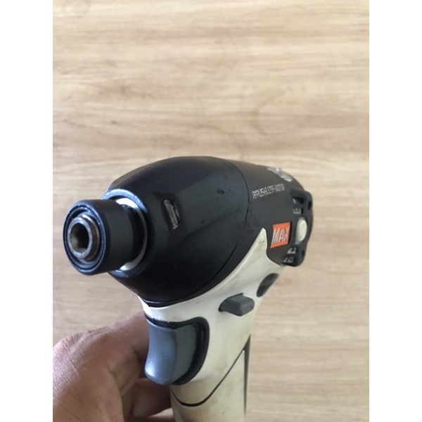 Máy vặn vít max PJ_ID 144  giá trên chỉ thân máy