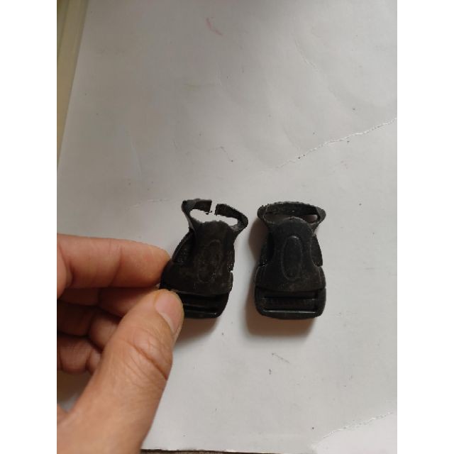 Khóa thay thế mũ bảo hiểm