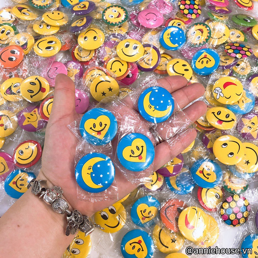 [ Chỉ 1K ] Phụ kiện huy hiệu cài balo, áo Emoji icon mặt cười PKHH001 | Shopee Việt Nam