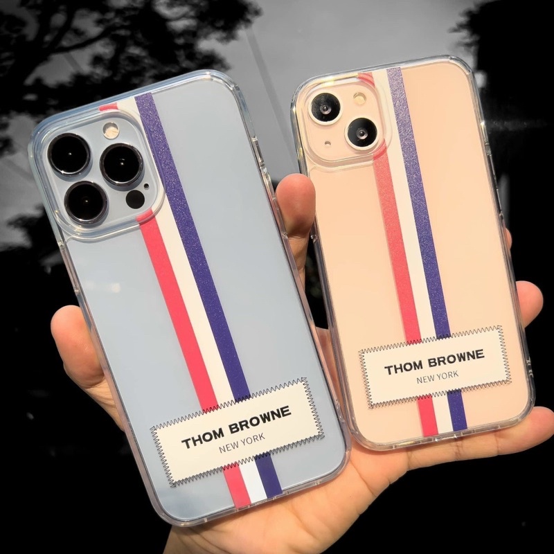 Ốp lưng Likgus Thom Browne cho iPhone 13, 13 Pro, 13 Pro Max hoạt tiết cờ new york trong cứng viền dẻo chống sốc