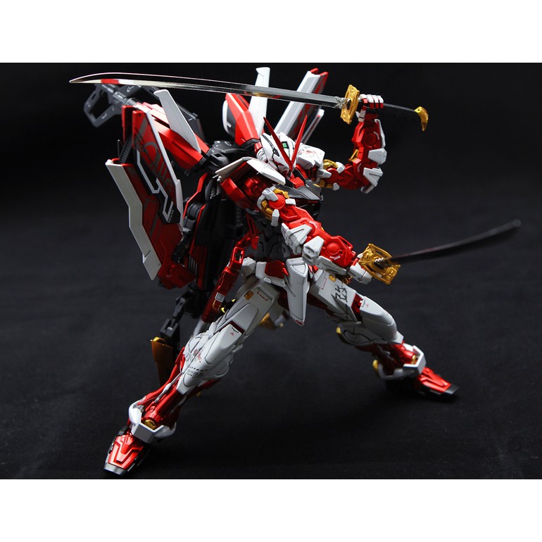 Mô hình lắp ráp MG 1/100 Gundam Astray Red Frame Kai - Bandai