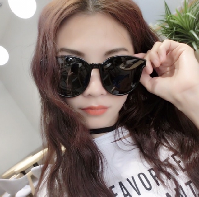 Mắt kính mát thời trang màu đen sang chảnh | BigBuy360 - bigbuy360.vn