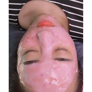 Mặt nạ hoa hồng có cánh. Dưỡng ẩm, dưỡng trắng da