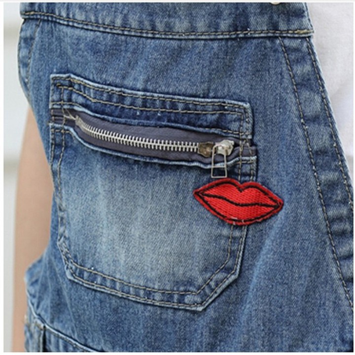 Quần Yếm Jean Short Nữ Wash Rách Thêu Logo | BigBuy360 - bigbuy360.vn