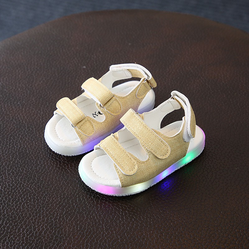 Giày sandal có đèn LED cho bé trai