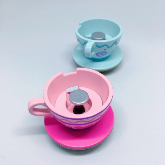 Xe mô hình Tomica Disney Tea Cup - Alice’s Tea Party