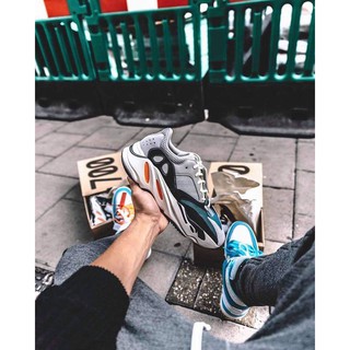 YEEZY 700 Authentic xách tay UK