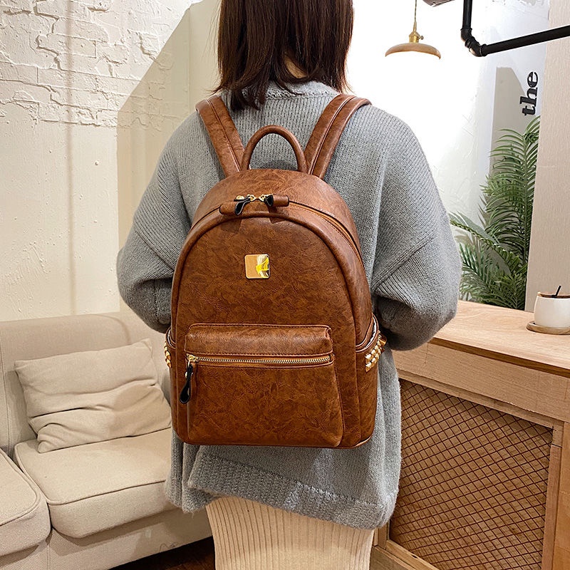 Ba Lô Da pu Mềm Đính Đinh Tán Phong Cách Retro Hong Kong Đơn Giản Hợp Thời Trang Dành Cho Nữ