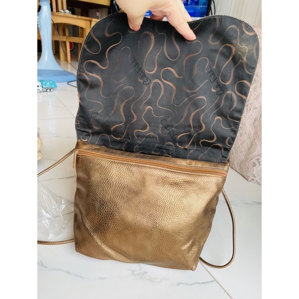 Lc179 Túi si đeo chéo da thật phủ nhũ hiệu Carlos Falchi