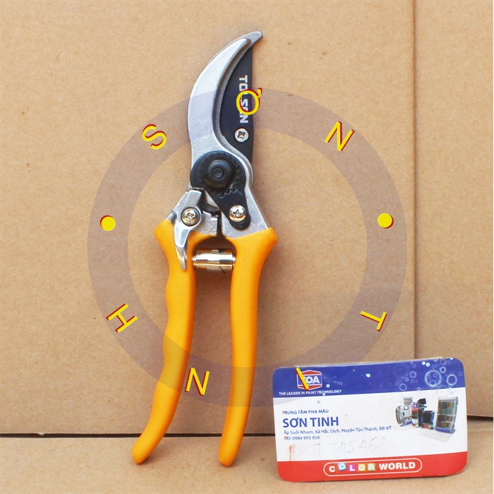 Kéo cắt cành Tolsen 31022 dùng để tỉa cây, chăm sóc vườn