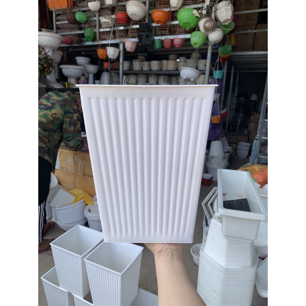 CHẬU NHỰA VUÔNG GÂN SỌC kt 23x30cm