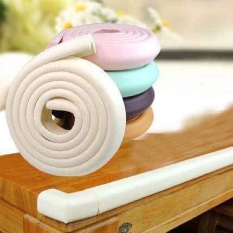 Cuộn xốp dán cạnh bàn chống va đập