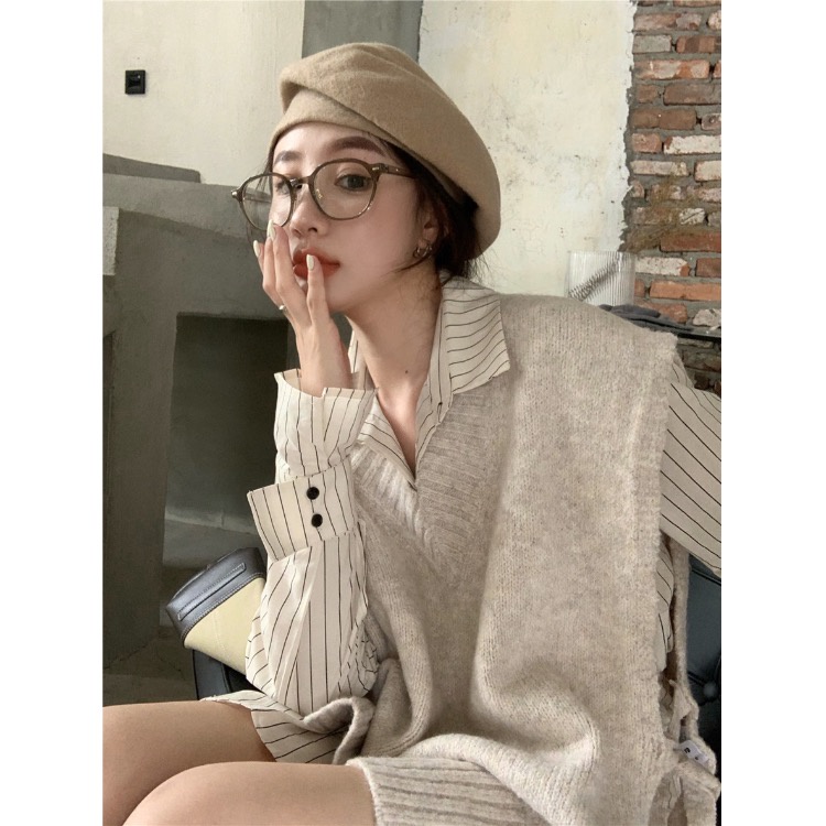 Cô Gái ngày nay | Set Áo Len Sát Nách Cổ Chữ v Mềm Mại + Áo Sơ Mi Kẻ Sọc Thời Trang Thu Đông Phong Cách Hàn Quốc|Áo Sơ Mi Dài Tay Có Lệch Vai!