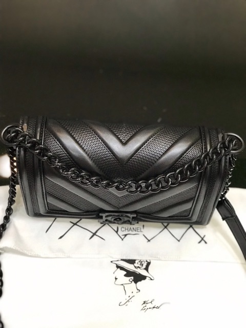 Túi Cha-nel Boy màu đen