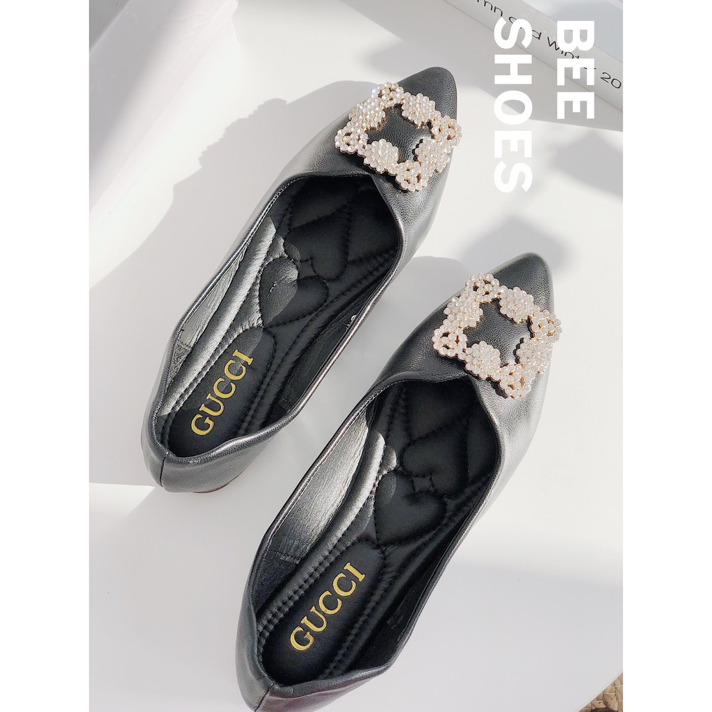 BEESHOES - GIÀY BÚP BÊ NỮ MŨI NHỌN HỌA TIẾT ĐÁ VUÔNG - GIÀY BÚP BÊ NỮ ĐẾ BỆT DA LÌ SẴN MÀU ĐEN - BE - KEM 201033