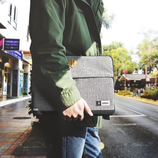 TÚI CHỐNG SỐC TOMTOC (USA) MULTI FUNCTION MACBOOK PRO 13″ NEW GRAY