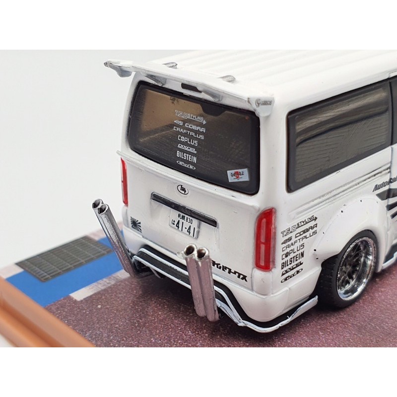 Xe Mô Hình Toyota Hiace Widebody Tỉ lệ 1:64 Hãng sản xuất Tarmac Works ( Trắng )