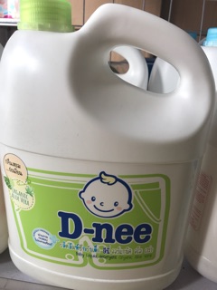 Nước giặt Dnee can 3L