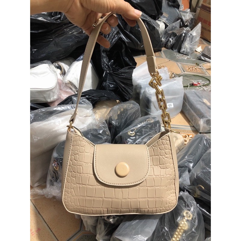 Túi kẹp nách da rắn phối nút thời trang