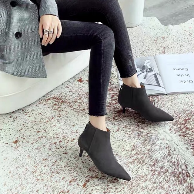Bốt cổ ngắn da lộn gót nhọn sang chảnh