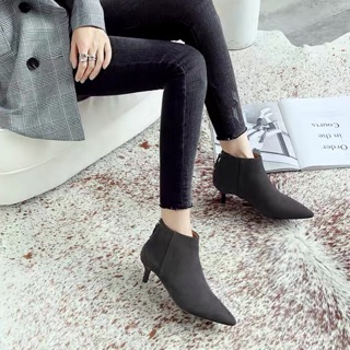 Bốt cổ ngắn da lộn gót nhọn sang chảnh