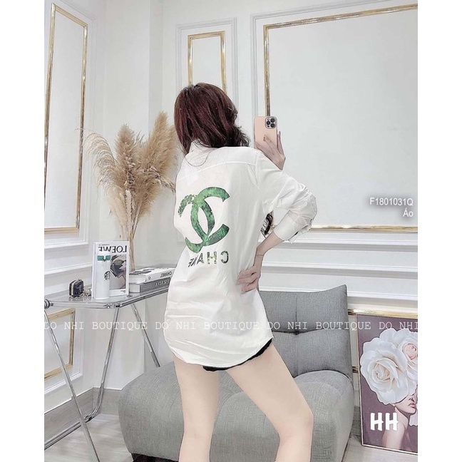 Áo sơ mi trắng lưng chanall