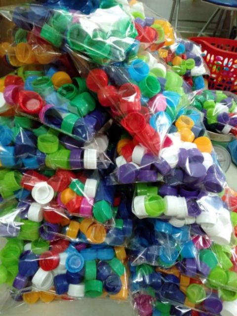 Nắp chai nhựa làm đồ chơi mầm non