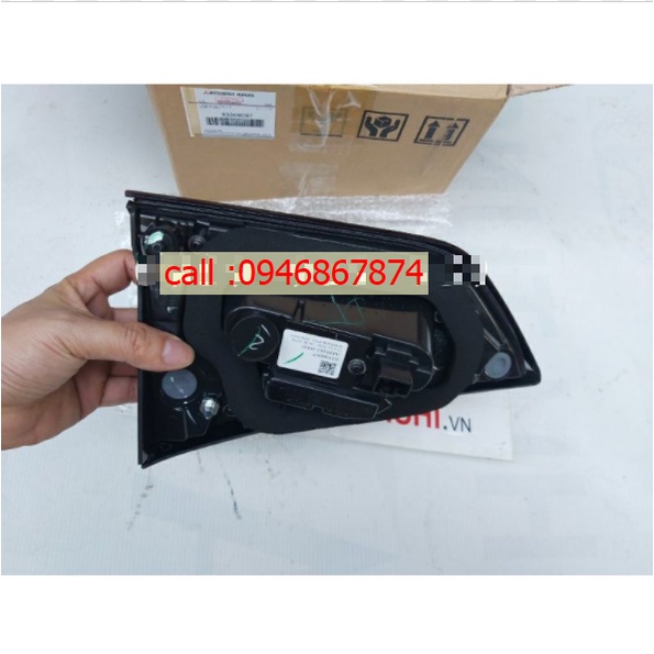 Đèn hậu miếng trong trên cốp xe Mitsubishi Xpander