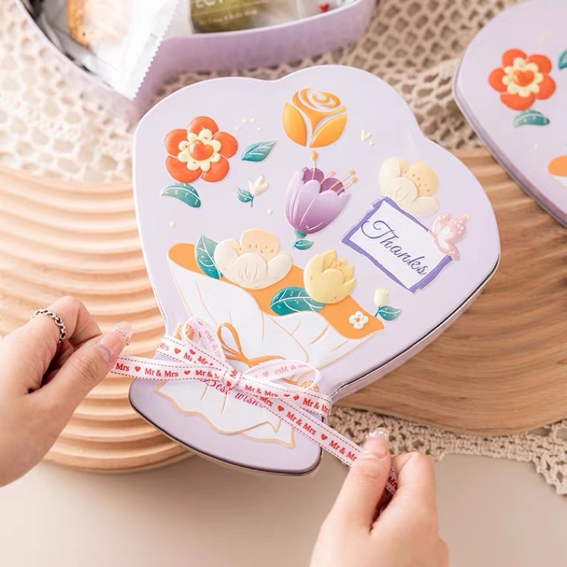Hộp Thiếc Bông Hoa Tím Đựng Quà Tặng/Bánh Kẹo