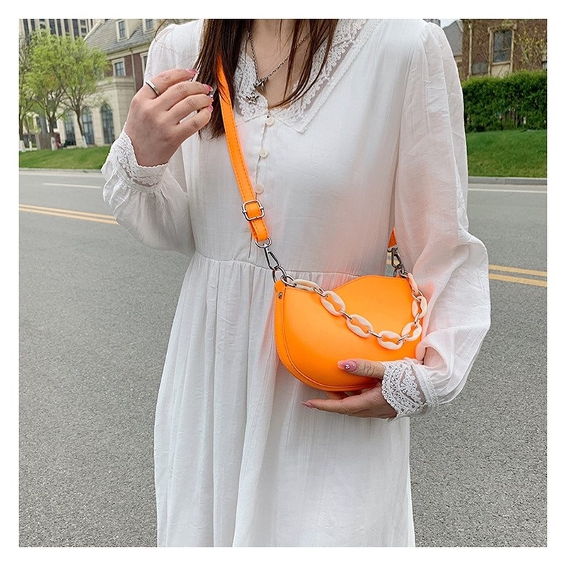 Túi Tròn Đeo Chéo Có Dây Xích NB00274