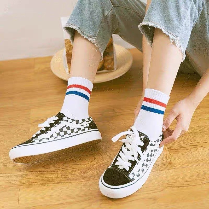 1 đôi tất cao cổ kẻ ngang chất đẹp